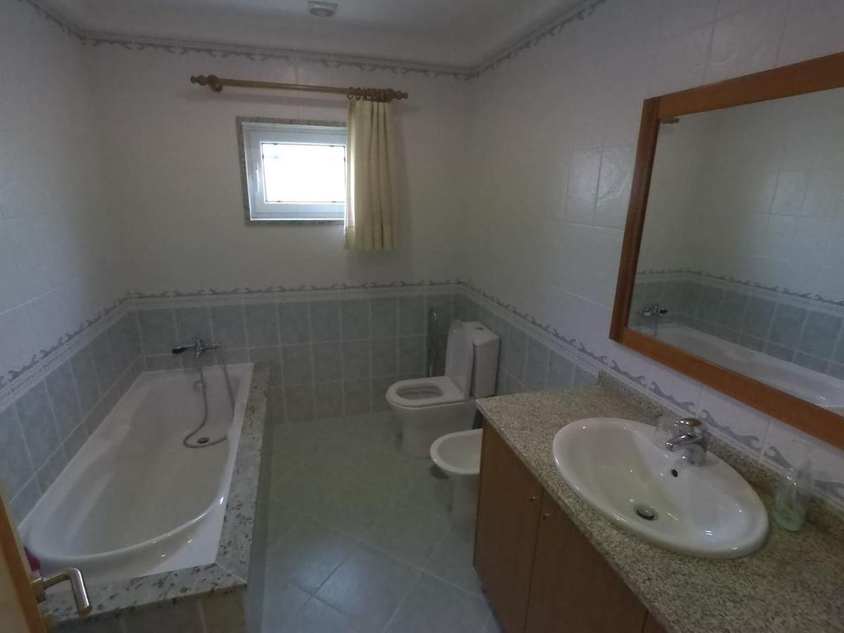 Valadas Guest House Canedo  Buitenkant foto